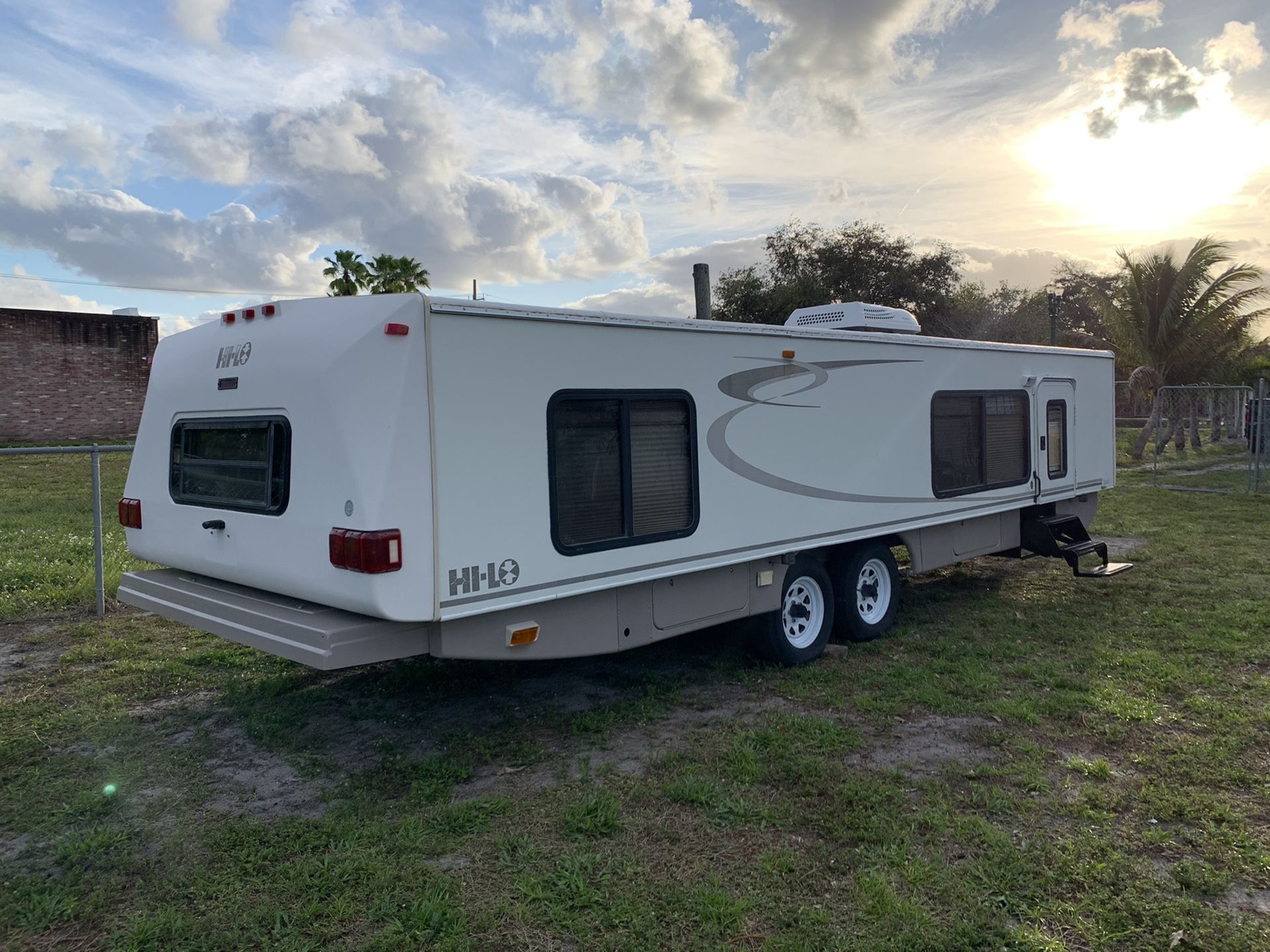 2005 28ft HILO Travel Trailer for Sale in Davie, FL OfferUp