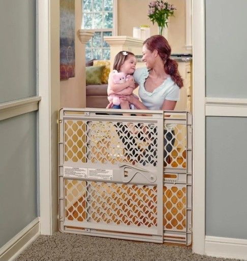 Adjustable Indoor Plastic Baby Safety Gate For Doorways Or Stairs