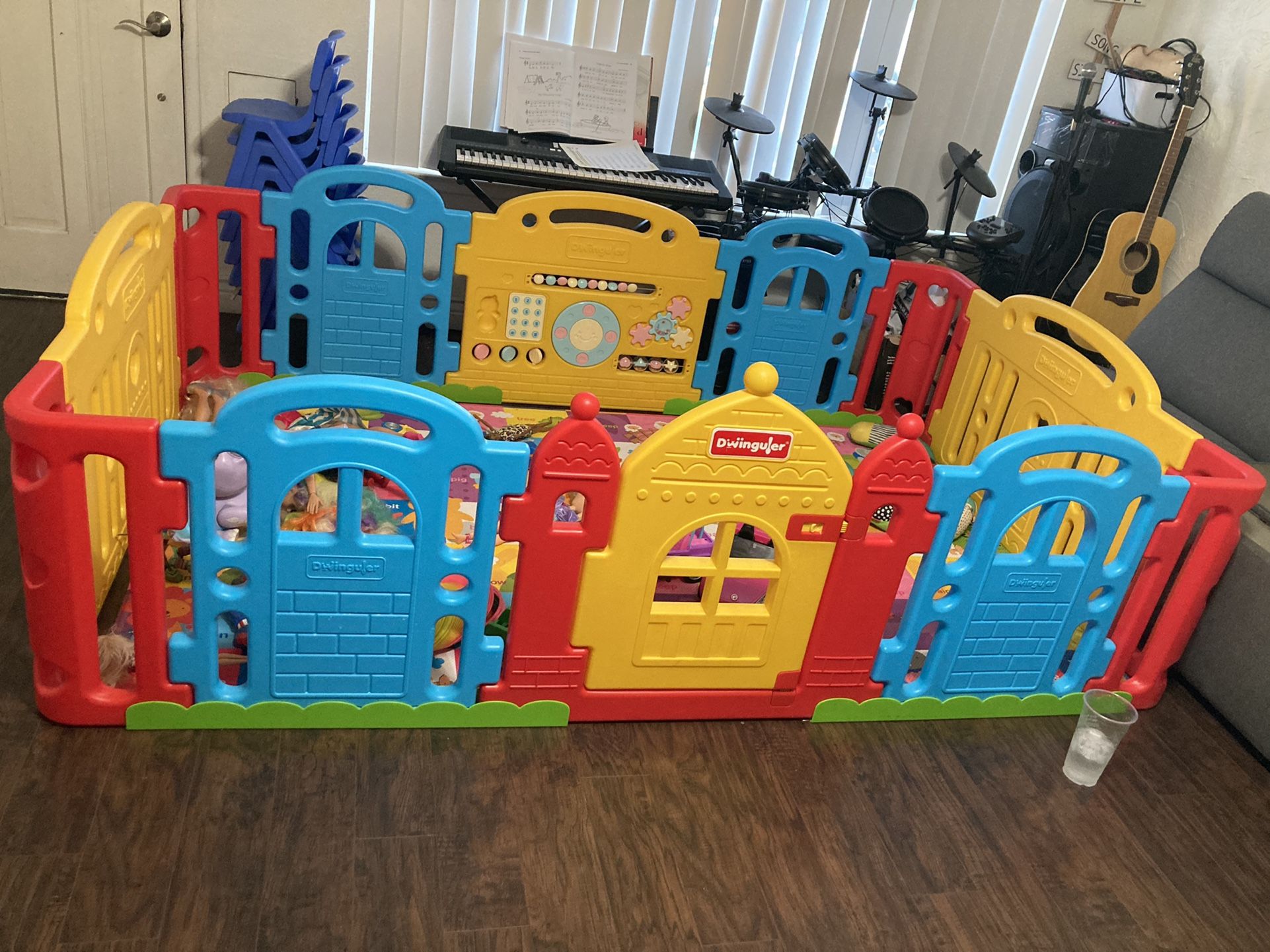 Dwinguler Extra Large Play Castle Play Pen for Sale in Clovis, CA OfferUp