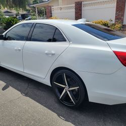 (15) Chevy Malibu, Clean Title, Low Miles, 4 Cylinder Gas Saver, Smogged, Runs And Drives Great