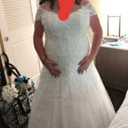 Wedding dress fits 16-18 corset back Petticoat, veil, tiara,necklace and earrings,