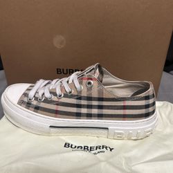 Size 39 Burberry Low Tops 