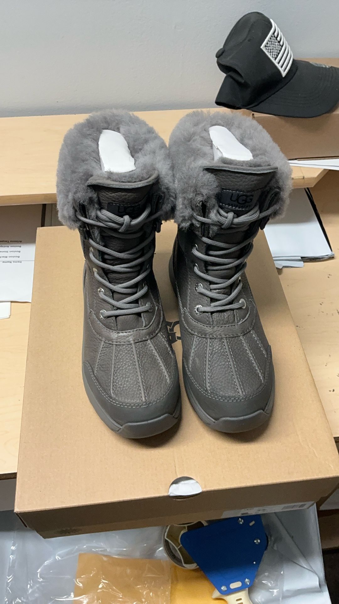 UGG W Adirondack Boot Size7.5