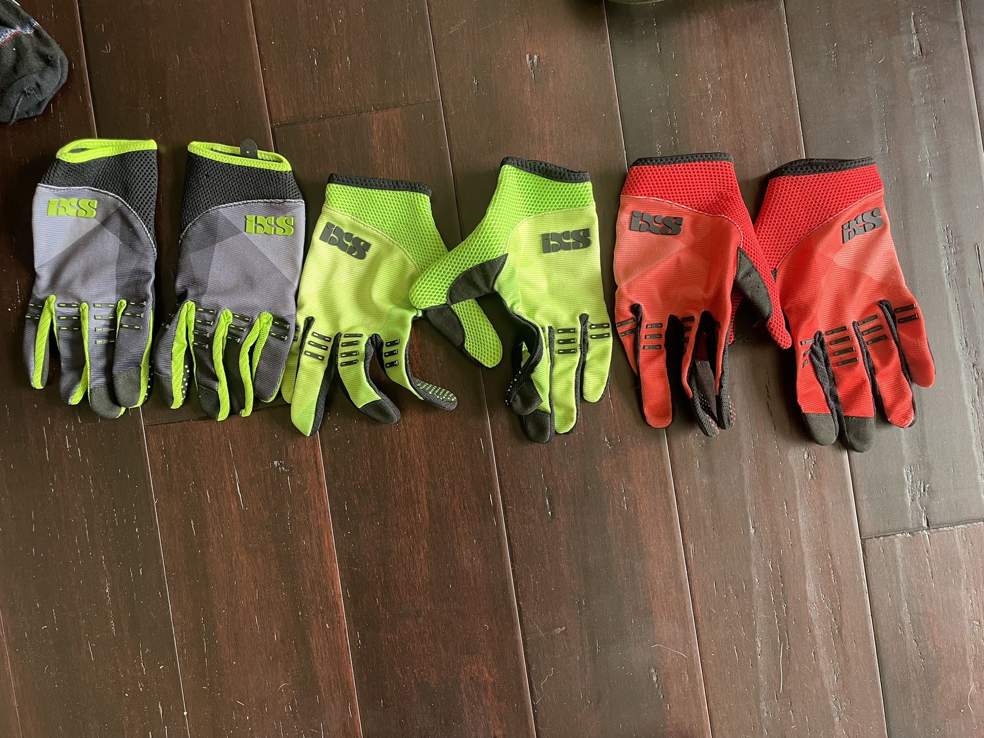 Assortment Of Moto/ Downhill Gloves 