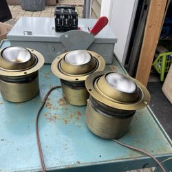 3 Recessed Cabinet Lights that rotate around w/plug in, 4 inch incert base, 5 inch frame, $15 total