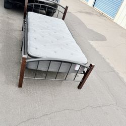 Twin Bed Memory Foam Mattress 10 In Like New 