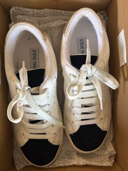 Steve Madden Womens Resumez  White and Black