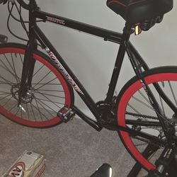 Warrior Bristol Road Bike – Black/Red