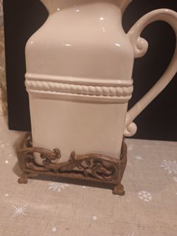 Juice pitcher