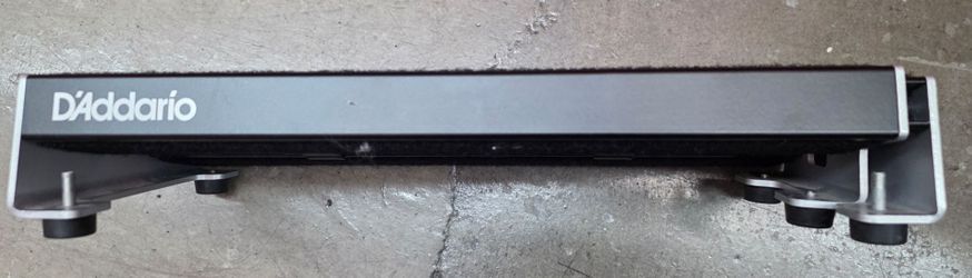 D'Addario XPND Expandable Pedalboard (Telescoping Design) – Excellent Condition