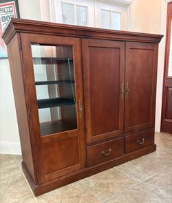 Entertainment center/Bar/Whatever