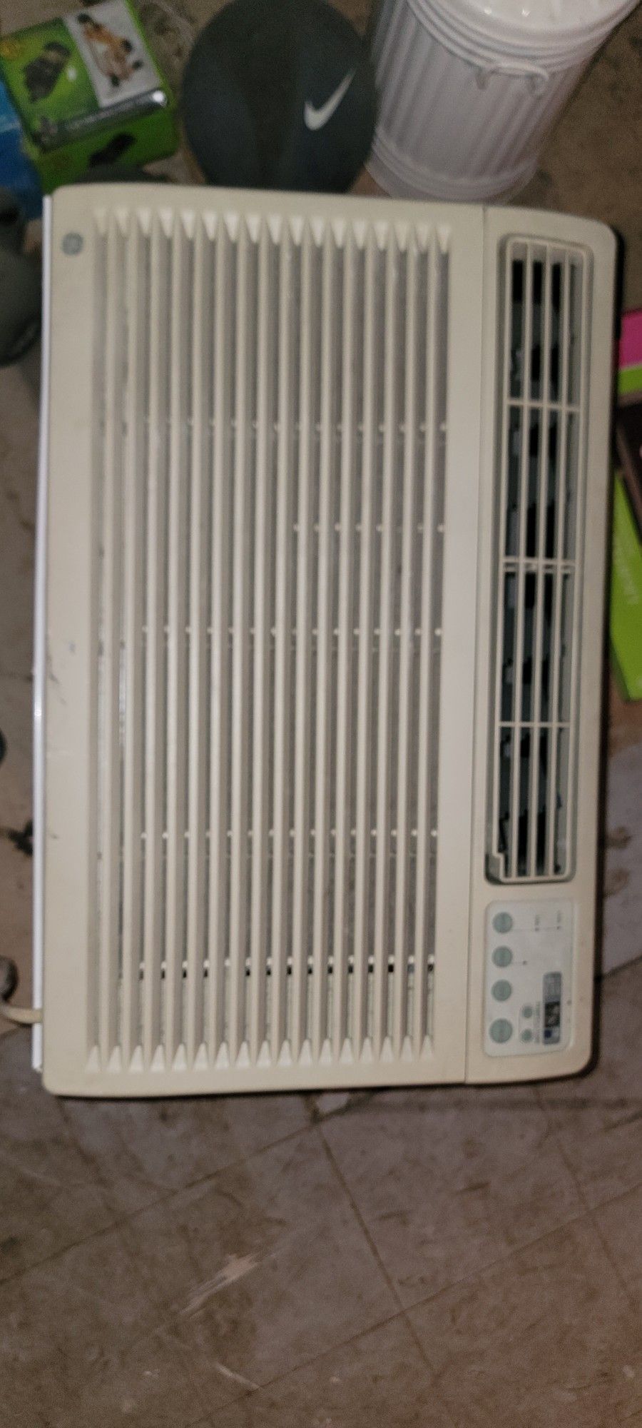 Window AC Unit Air Conditioner
GE MODEL
AGH18DHG1