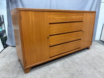 HALLMARK QUALITY FURNITURE Vintage Mid-Century Modern Teak Sideboard