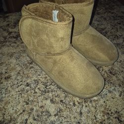 Girls Size 3 Brown Suede Boots Great Condition