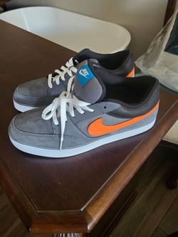 Nike Low-Top Skate Sneakers Gray Orange