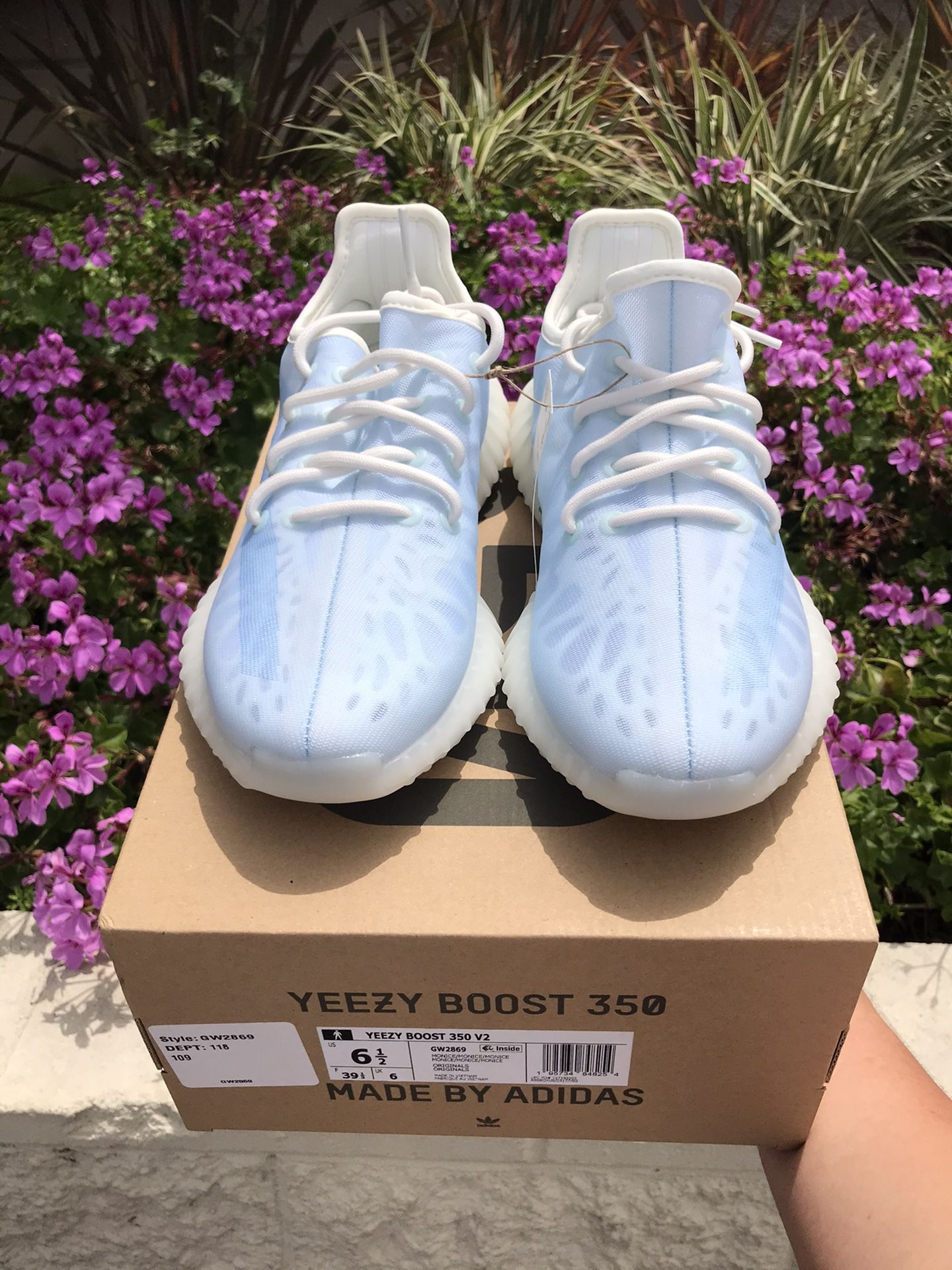 mono flower yeezy