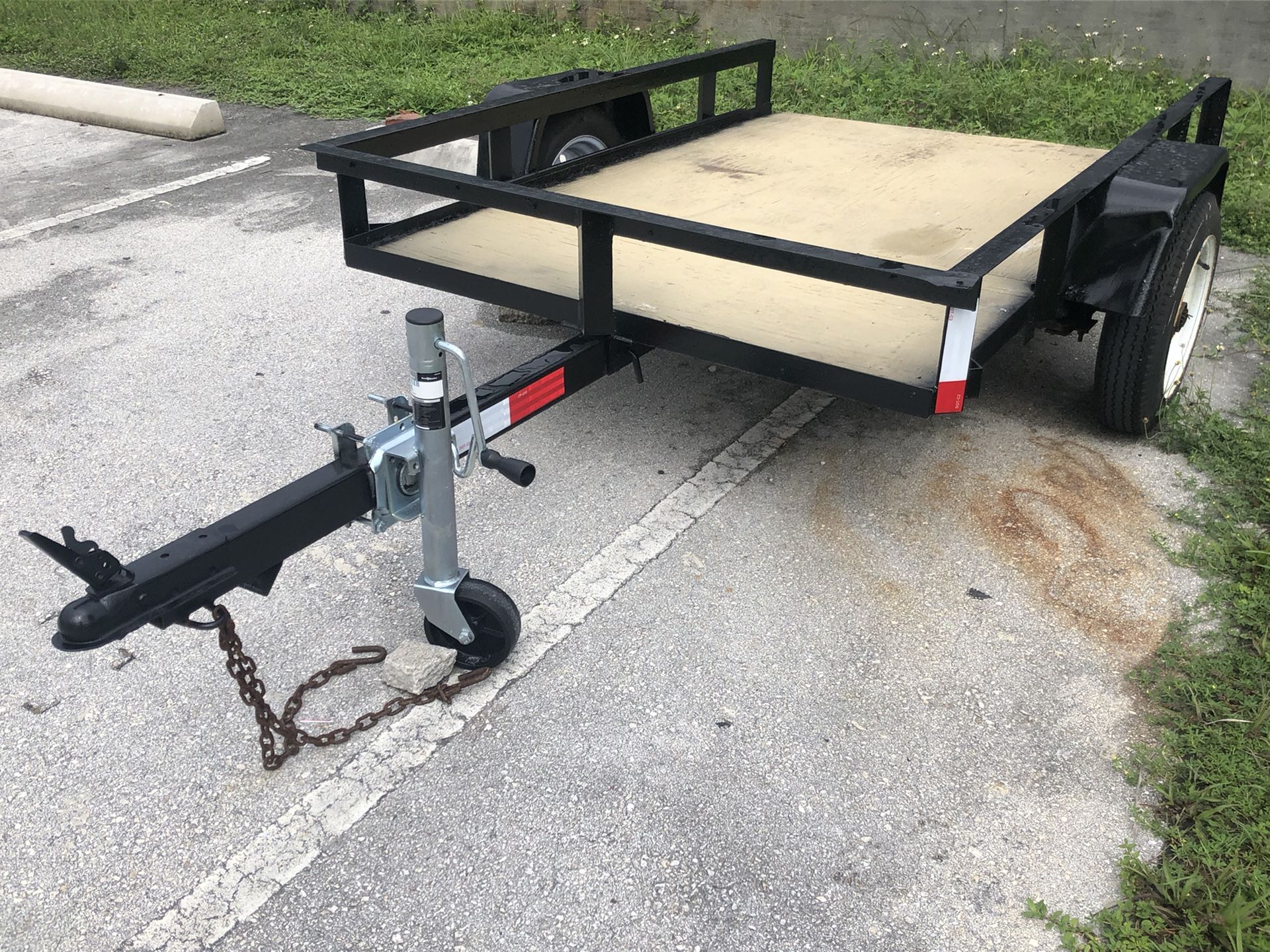 Utility trailer 4x6 with lift jack