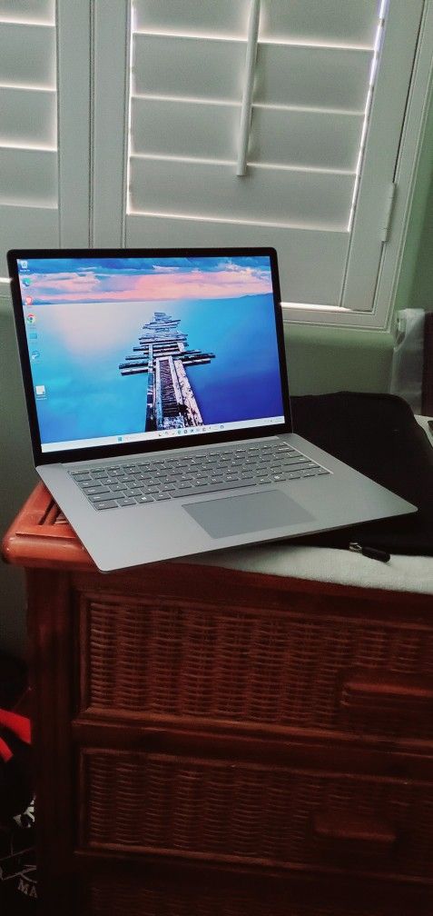 Microsoft Surface Laptop 4 15in Touchscreen Windows 11 AMD Ryzen 7, 8gb memory 256gb SSD