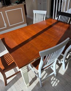 Expandable wood dining table seats 6