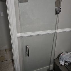 GLASS SHOWER DOOR