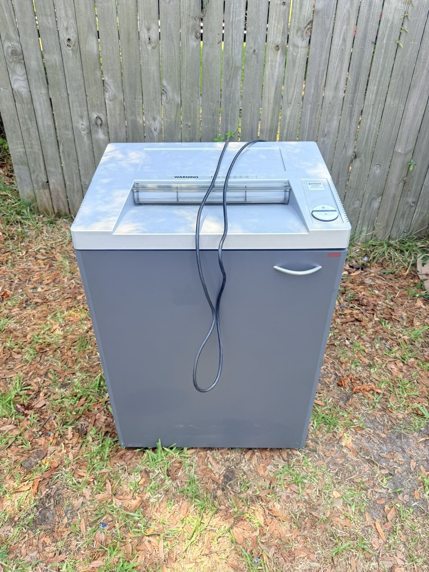 FELLOWES 2339C 22-24 Cross- Cut Power Shredder ( Tested and Working)