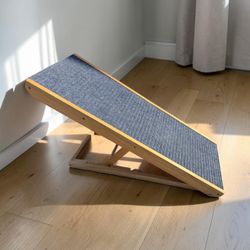 Modern Wooden Carpeted Adjustable Height Elevated Dog Ramp! Excellent condition! Retails $82.99