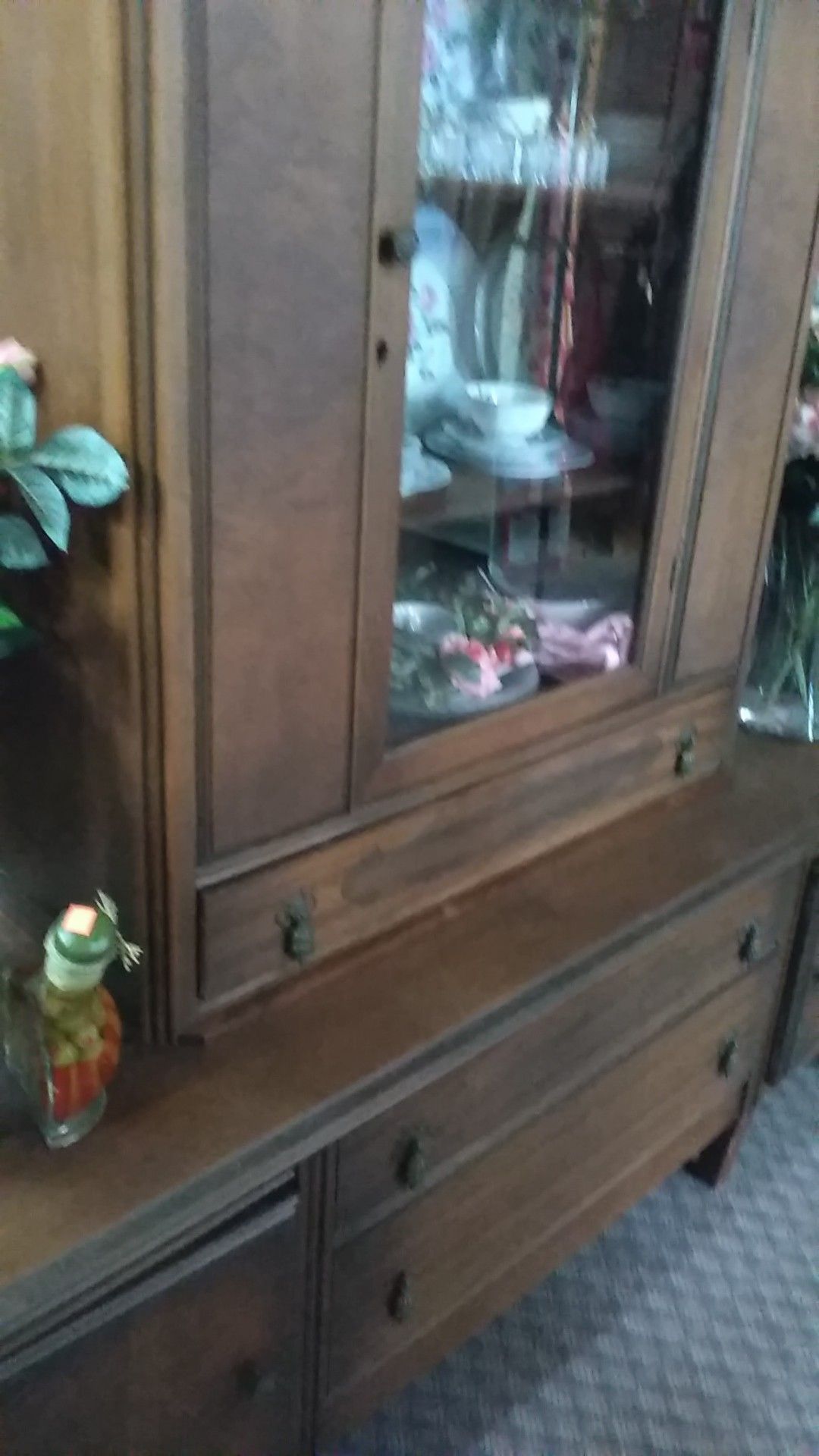 China cabinet/ buffet