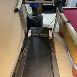 Treadmill ( Parts Or Fix)