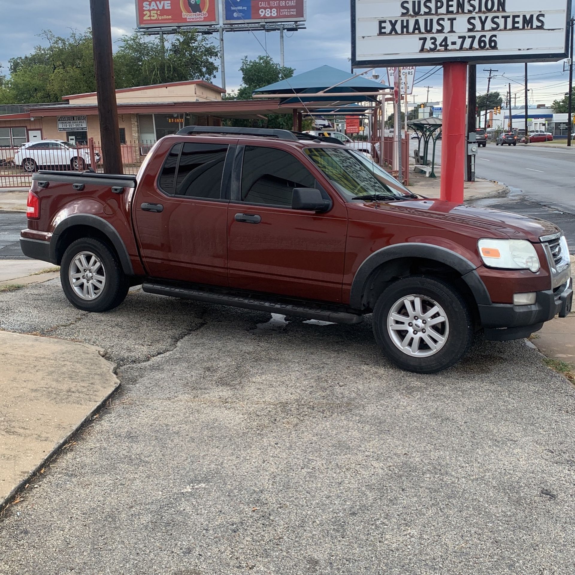 2010 Ford Sportrack Truck