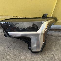 2022-2025 TOYOTA TUNDRA LH HEADLIGHT 