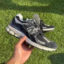 New Balance R2002
