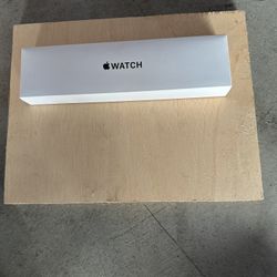Apple Watch SE( BOX-ONLY) (larger Band, Charger) Inside