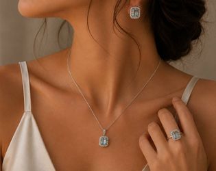 Aquamarine, diamond gold set