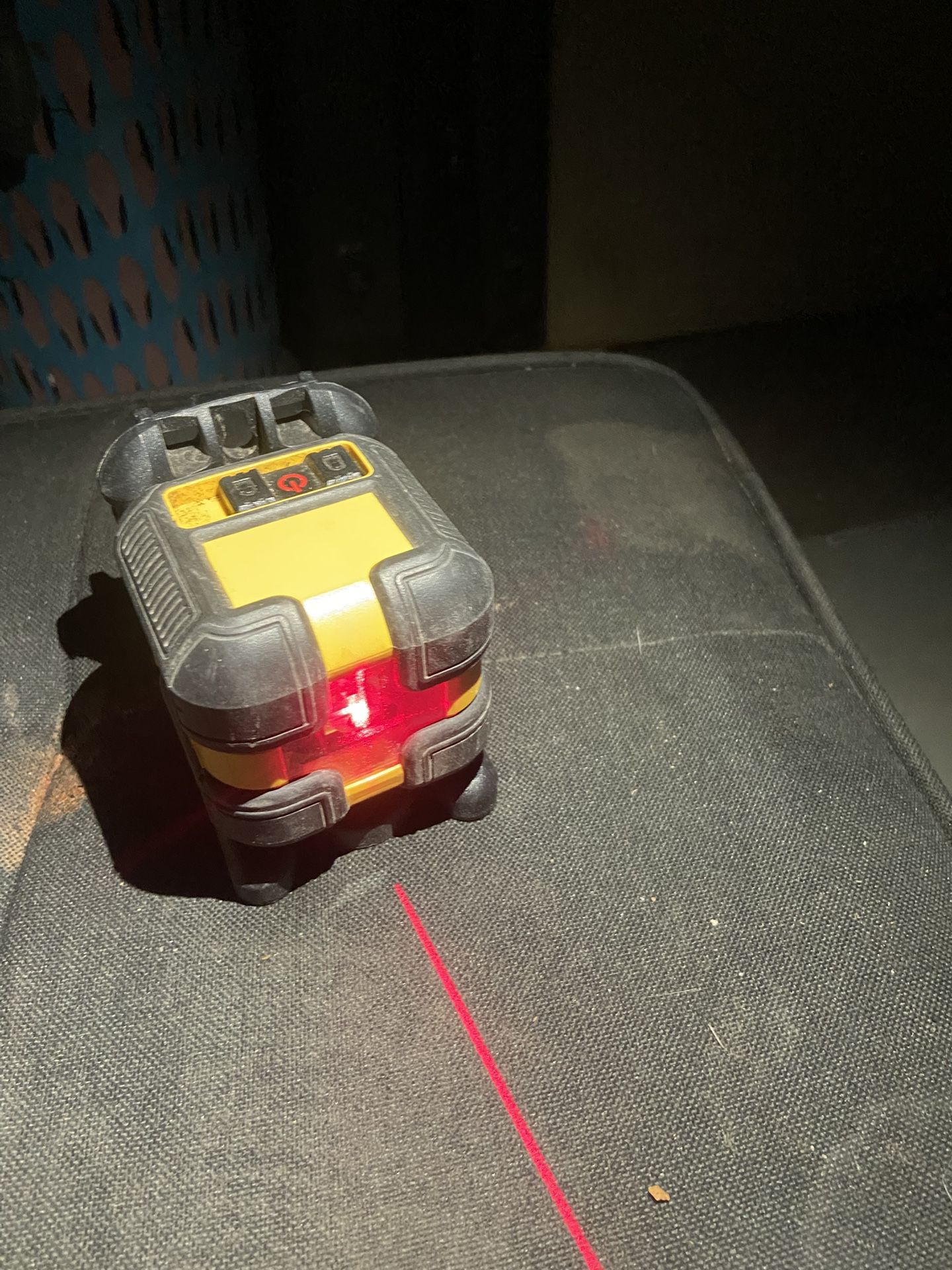 DeWalt Self Leveling Cross Lasee
