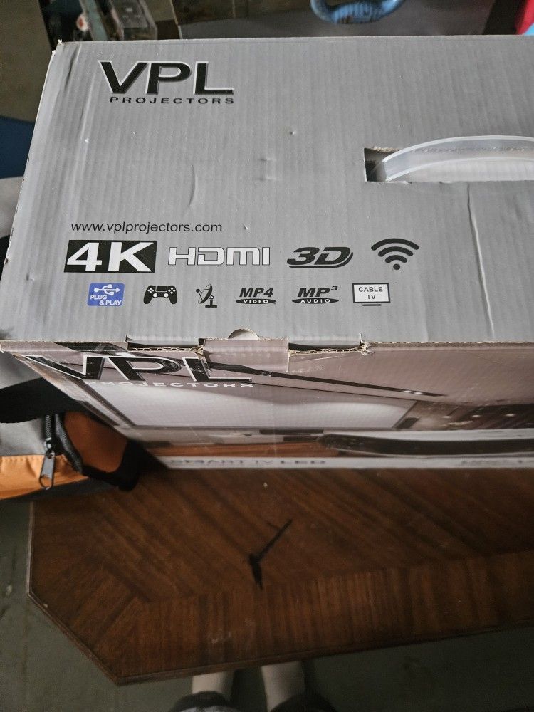 Smart TV Projector