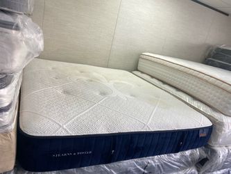 King size mattress stearns&foster reserve