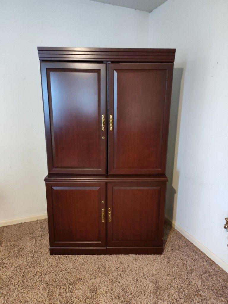 Large Closing Wood Desk