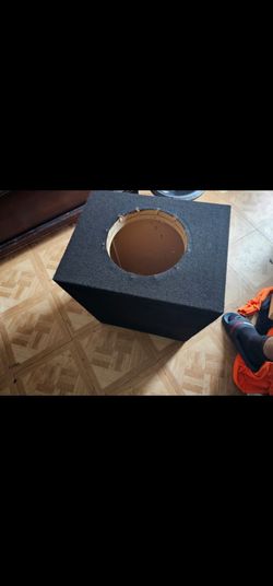 Jl Audio 10w7 Custom Box In Great Condition. Double Baffle 