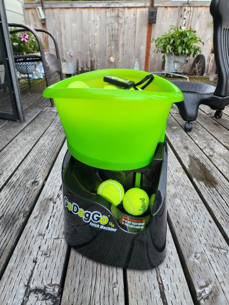 GO DOG GO , FETCH AUTOMATIC LAUNCHER MACHINE for Sale in WA
