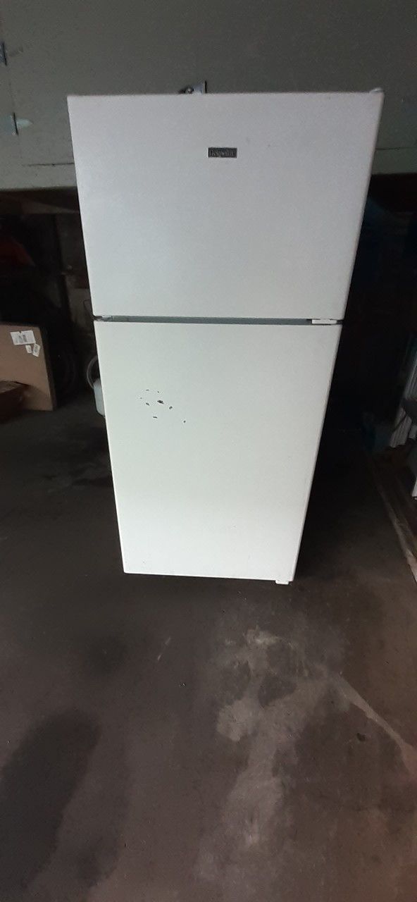 FREE WORKING  REFRIGERATOR 