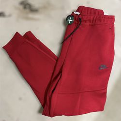 NWT-Nike Sportswear Tech Fleece Red Sweatpants Size M Slim Fit/Taper Leg