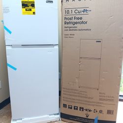 Magic Chef 10.1 cu. ft. Top Freezer Refrigerator in white With Small Dent