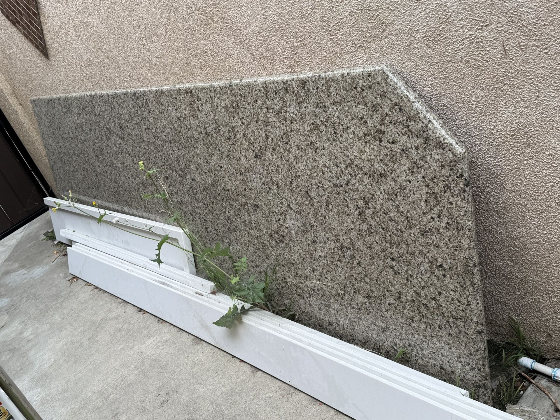 Free Granite And Quartz Pieces