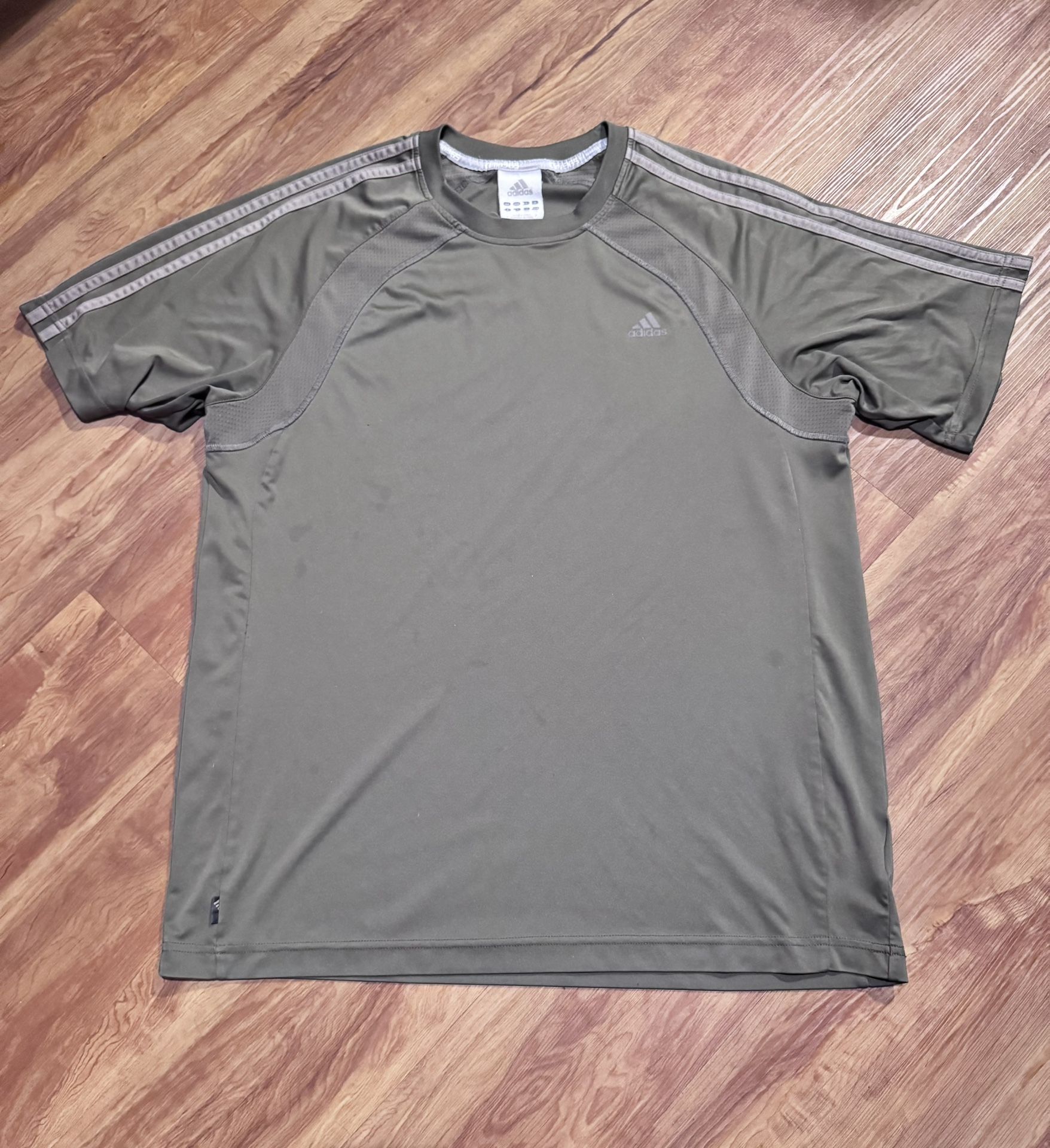 Vintage Adidas T-shirt Mens Size Large Olive Green Short Sleeve shirt 2000s Thre