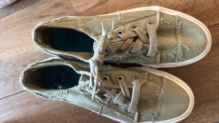 Blowfish tennis shoes size 6