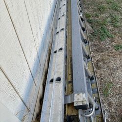 New Condition 32ft Aluminum Extension Ladder