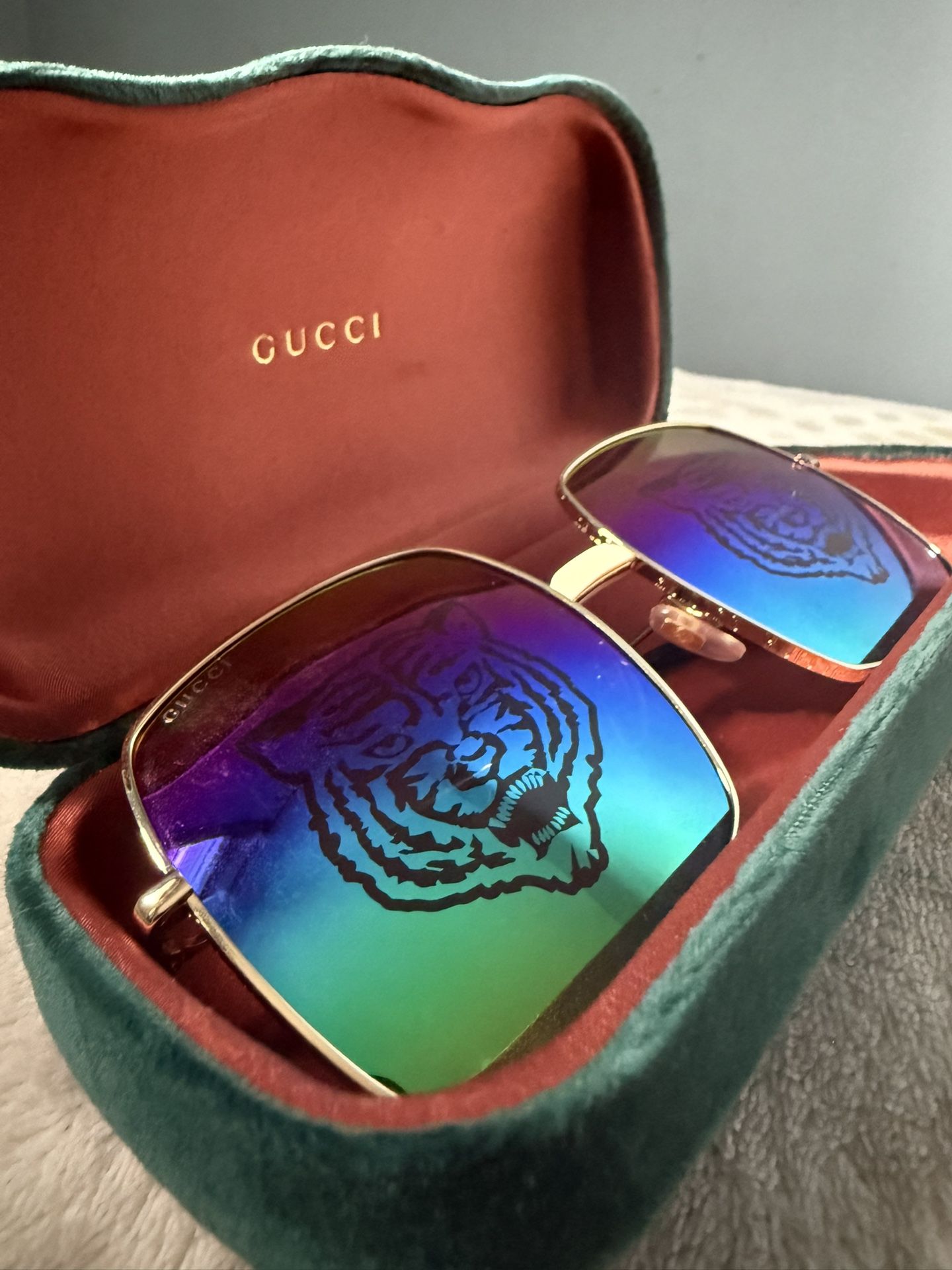 GUCCI SUNGLASSES