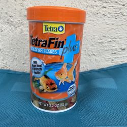 TetraFin Plus Goldfish Flakes 2.2 Oz