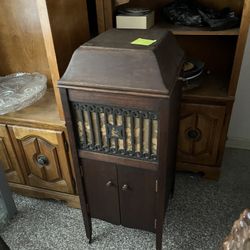 Victoria Record Player
