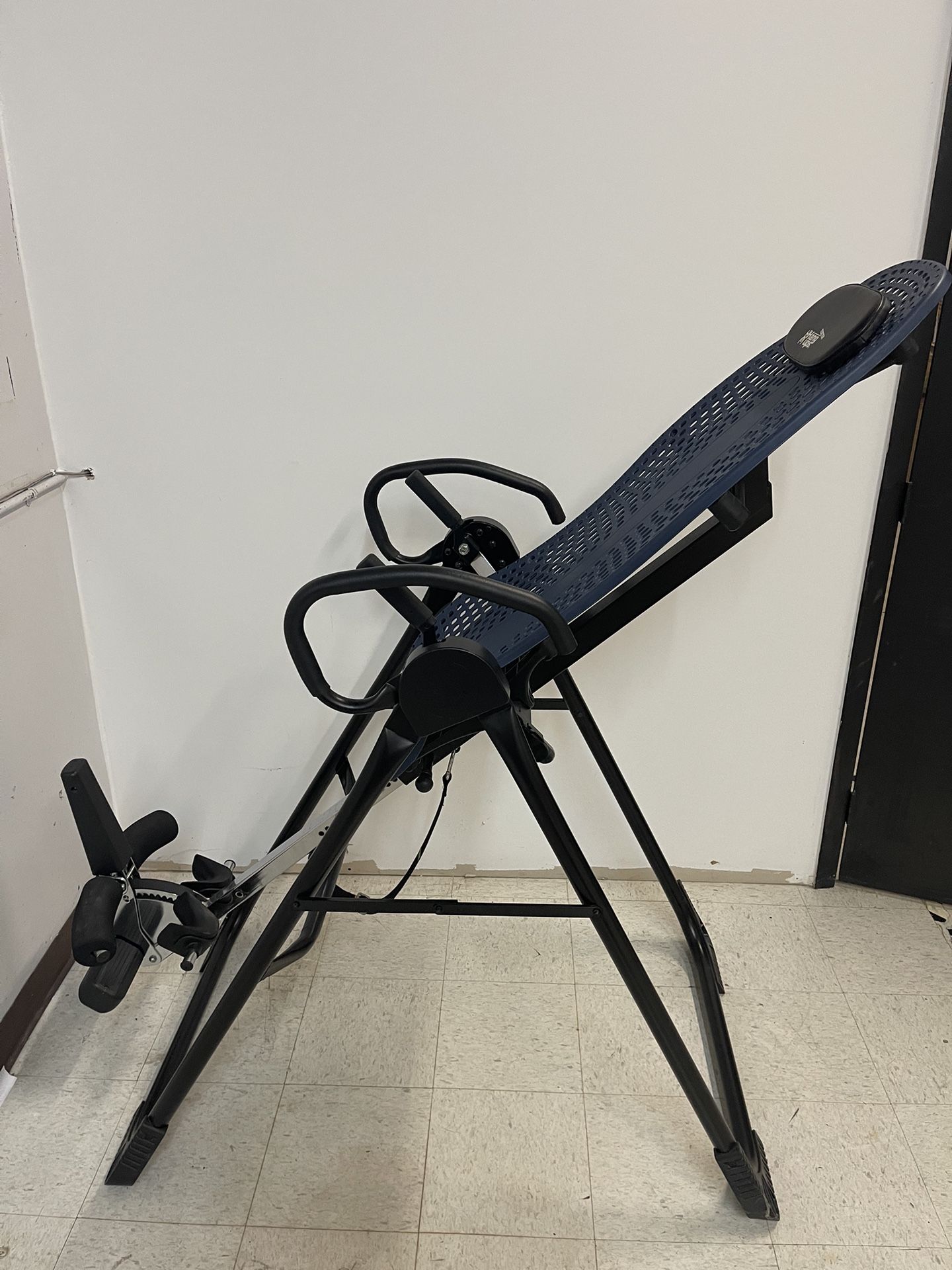TEETER EP-950 INVERSION TABLE